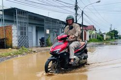 Khổ sở vì đường xuống cấp