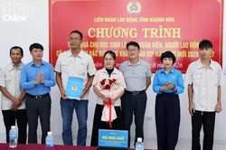 Liên đoàn Lao động tỉnh Khánh Hòa công nhận công đoàn cơ sở mới và tặng quà con đoàn viên có hoàn cảnh đặc biệt khó khăn