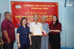 Phường Nha Trang bàn giao nhà Đại đoàn kết cho 2 hộ có hoàn cảnh khó khăn