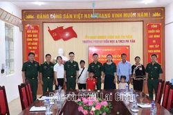 Lễ đón nhận 'Con nuôi đồn biên phòng'