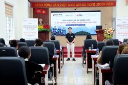 Gần 30 phụ nữ n&ograve;ng cốt được tập huấn về an to&agrave;n số v&agrave; kỹ năng truyền th&ocirc;ng cộng đồng