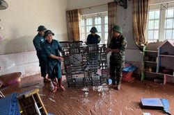Xuyên ngày, trắng đêm giúp dân