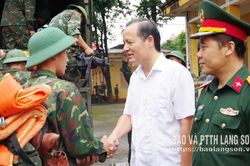 Chia tay cán bộ, chiến sĩ các đơn vị thuộc Quân khu 1 đến hỗ trợ Lạng Sơn khắc phục hậu quả thiên tai