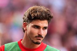 Phòng thay đồ Atletico Madrid rạn nứt sâu sắc: Các cầu thủ muốn bán Julian Alvarez sớm