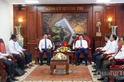 Thường trực Tỉnh ủy tiếp x&atilde; giao đo&agrave;n c&ocirc;ng t&aacute;c Ban Tổ chức tỉnh Sả Lạ Văn