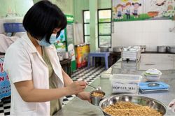 Để phụ huynh cùng giám sát bữa ăn bán trú