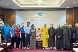 Lãnh đạo Ủy ban MTTQVN phường Hòa Hưng và Tân Sơn Hòa thăm Ban Trị sự TP.HCM nhân Đại lễ Vu lan