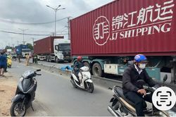 TP.HCM: Xe máy trượt ngã vào làn ô tô, nam thanh niên bị xe container cán tử vong tại chỗ