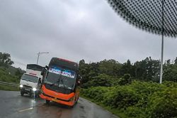 Đắk Lắk: Xử lý tài xế xe khách vượt ẩu trên đường Hồ Chí Minh