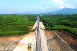 6 thách thức lớn cản tiến độ thi công mở rộng cao tốc Cam Lộ - La Sơn