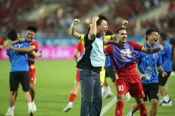HLV Kim Sang-sik đi vào lịch sử sau chức vô địch AFF Cup 2026