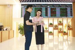 N&acirc;ng chuẩn người h&agrave;nh nghề chứng kho&aacute;n, củng cố niềm tin nh&agrave; đầu tư