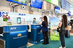 92% h&agrave;nh kh&aacute;ch l&agrave;m thủ tục kh&ocirc;ng giấy tr&ecirc;n chuyến bay của Vietnam Airlines đến Huế