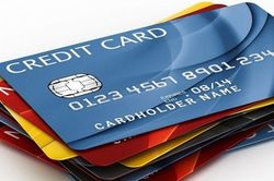 Thẻ Visa và thẻ ATM nội địa khác nhau thế nào, dùng ra sao?