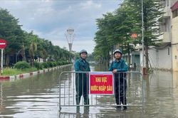 Sơn T&acirc;y kh&ocirc;ng để bị động trước mực nước s&ocirc;ng T&iacute;ch d&acirc;ng cao