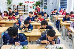 Bữa ăn học đường: Cân bằng dinh dưỡng, vững nền thể chất