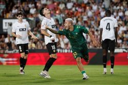 Real Beltis gi&agrave;nh 3 điểm tr&ecirc;n s&acirc;n của Valencia