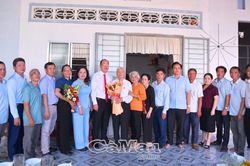 Trao Huy hiệu Đảng đợt 2/9, tri &acirc;n cống hiến của c&aacute;c thế hệ đảng vi&ecirc;n
