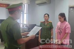 Bắt nữ nhân viên kinh doanh ô tô lừa đảo tiền cọc của 2 khách quen