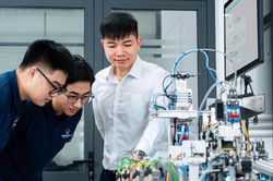 Thuộc nhóm ngành khó học, vì sao STEM vẫn hút thí sinh?