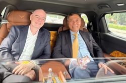 Chủ tịch FIFA đi chuyên cơ đến Hà Nội xem trận Việt Nam đấu Thái Lan