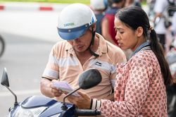 Phe vé hét giá ở sân Mỹ Đình, CĐV quay xe ra quán bia xem Việt Nam đấu Thái Lan