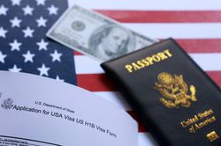 Mỹ dời lịch phỏng vấn thị thực: Kh&aacute;ch xin visa du lịch, c&ocirc;ng t&aacute;c bị ảnh hưởng?