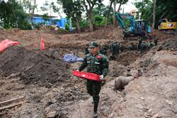 Thêm 17 hài cốt liệt sĩ được tìm thấy tại Công viên Lê Thị Riêng