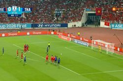 Kakana sút hỏng phạt đền, tuyển Việt Nam thoát bàn thua thứ hai