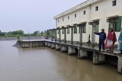 Xã Phú Xuyên: Duy trì tiêu thoát nước, tăng cường chăm sóc cây trồng sau mưa lớn