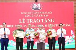 Bất Bạt: Trao Huy hiệu Đảng đợt 2-9 tặng 69 đảng viên