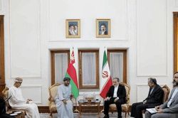 Iran, Oman thúc đẩy giải pháp tạm thời cho Eo biển Hormuz