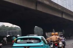 Cảnh sát giao thông Hà Nội mở đường đưa sản phụ đến bệnh viện kịp thời