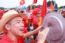 Biển người đổ về sân Mỹ Đình cổ vũ cho đội tuyển Việt Nam trước 'giờ G'