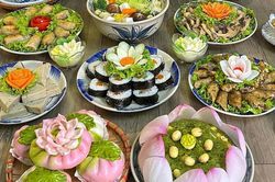 Những mâm cơm chay cúng rằm tháng 7 nức lòng người xem