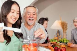 5 thói quen sau bữa ăn người tuổi thọ cao thường tránh