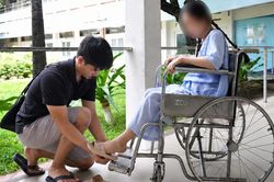Sản phụ sốt xuất huyết nguy kịch, trải qua 4 lần phẫu thuật và can thiệp để giành sự sống