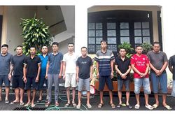 Sau bữa ăn, 13 lái xe công ty VINACOMAX rủ nhau xóc đĩa ăn tiền