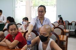 Trao tặng 60.000 ly sữa dinh dưỡng cho các bệnh nhi ung thư