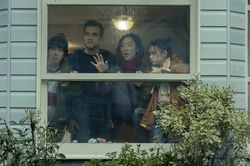 Phim sinh tồn The Last House: Xem xong không hiểu vì sao 'gây sốt' trên Netflix