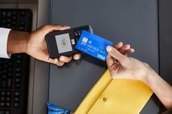 Ngân hàng cảnh báo những trường hợp cần cảnh giác kẻ gian đánh tráo chip thẻ