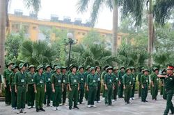Sĩ quan quân đội được trợ cấp 5 tháng tiền lương cho mỗi năm nghỉ hưu trước hạn tuổi