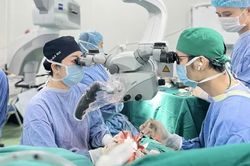Trả lại nụ cười cho nam thanh ni&ecirc;n sau 7 năm liệt mặt