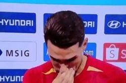 Hoàng Hên khóc