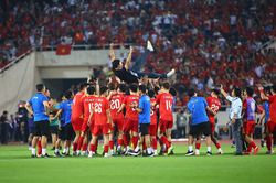 Sau hai trận chung kết, Việt Nam và Thái Lan đều còn thiếu một thứ