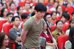 B&aacute;c sĩ nội tr&uacute; lại viral khắp mạng x&atilde; hội