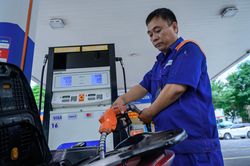 Giá xăng dầu giảm đồng loạt