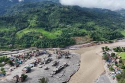 Việt Nam gửi điện thăm hỏi Trung Quốc v&agrave; Nepal về thi&ecirc;n tai
