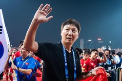 B&aacute;o Indonesia gọi kỷ lục của HLV Kim Sang-sik l&agrave; 'đi&ecirc;n rồ'