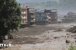 Hơn 1.300 người đang mất t&iacute;ch ở Nepal v&agrave; T&acirc;y Tạng sau những trận lũ thảm khốc